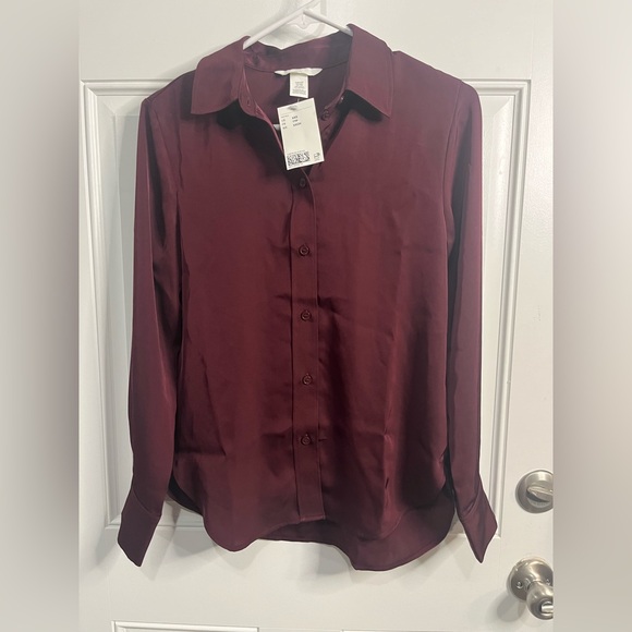 H&M satin collared long-sleeve Button Up shirt Burgundy/Maroon button-up blouse - Picture 6 of 8